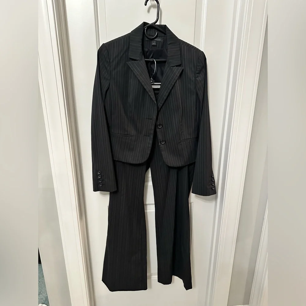 Express Suit - Picture 2 of 2